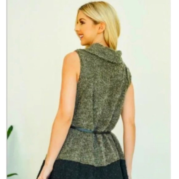 Top - Picture 2 of 3